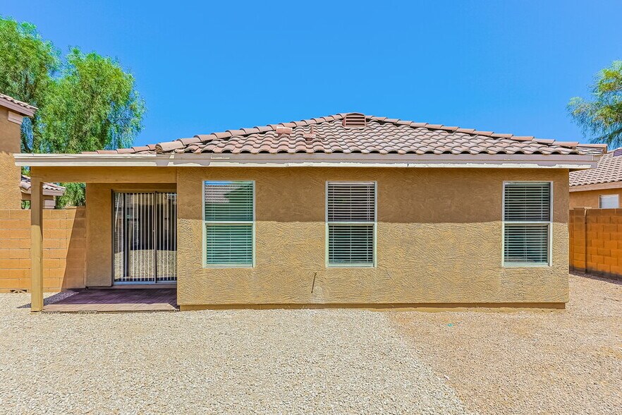 Building Photo - 2281 E Peach Tree Dr