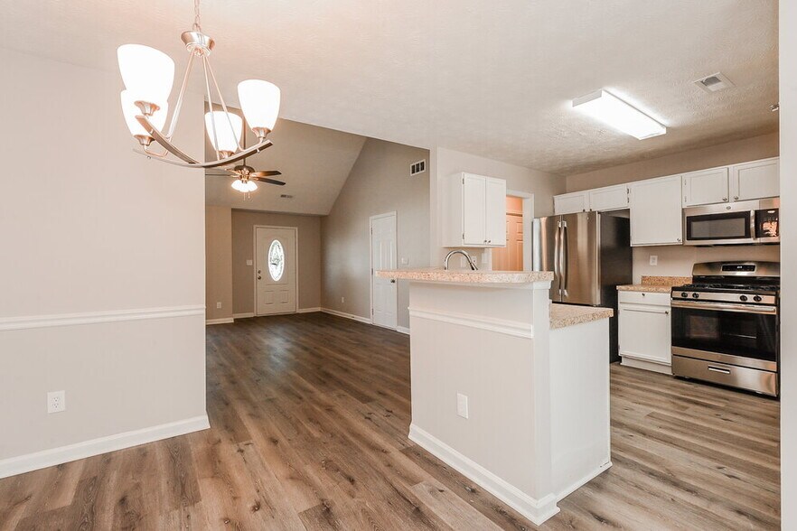 Building Photo - 642 Beaver Run Trce