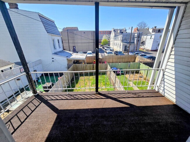 Building Photo - 126 N Penn St