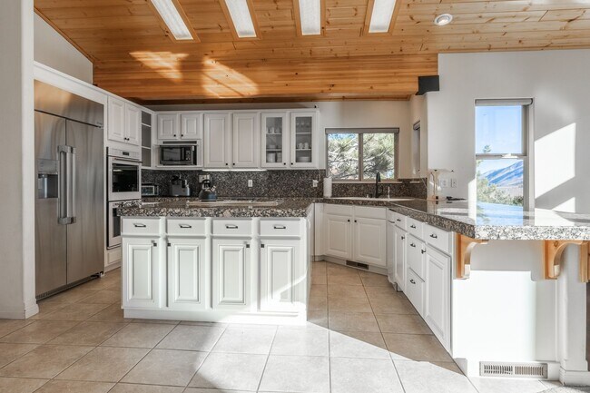 Building Photo - Mountain View Haven