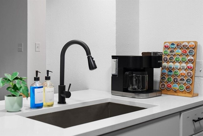 Building Photo - 1315 Southport Dr