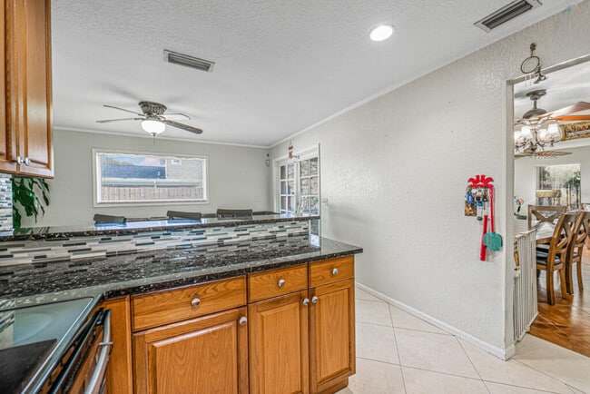 Building Photo - 1242 Wyndcliff Dr