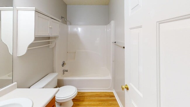 Building Photo - Recently Renovated Single Family Home in t...