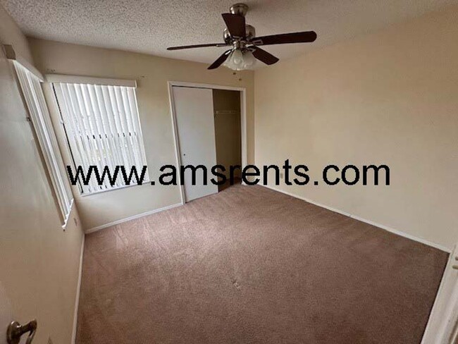 Building Photo - 3 bedroom Townhouse in Orlando