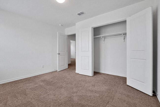 Building Photo - Charming 3 Bed 2.5 Bath Home in Tierra Buena with Community Amenities!