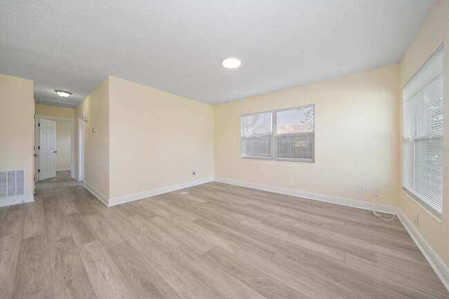 Building Photo - 3305 W Kathleen St