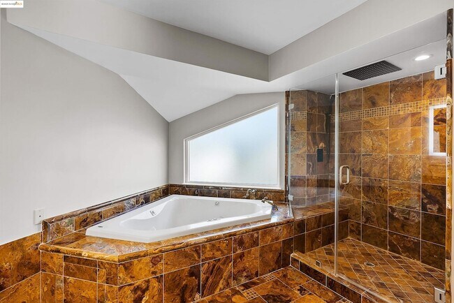 Building Photo - 4730 Spinnaker Way