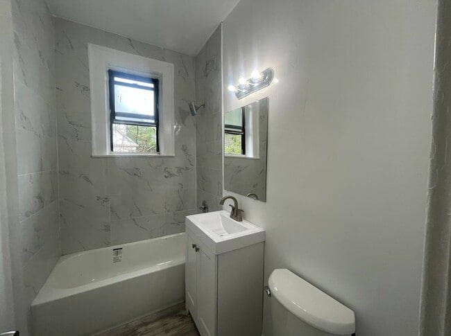 Building Photo - 1 Noll Pl