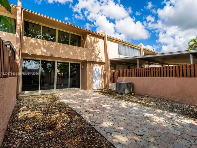 Building Photo - 14124 SW Kendale Lakes Cir