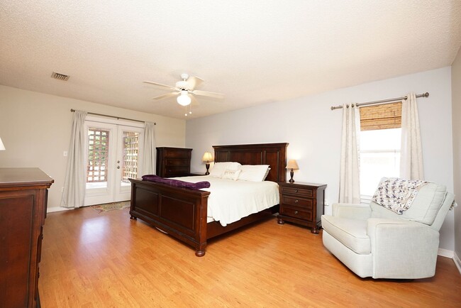 Building Photo - Silver Oaks Community