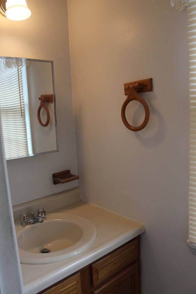 Building Photo - Adorable 2 Bedroom Townhome in Baldwin