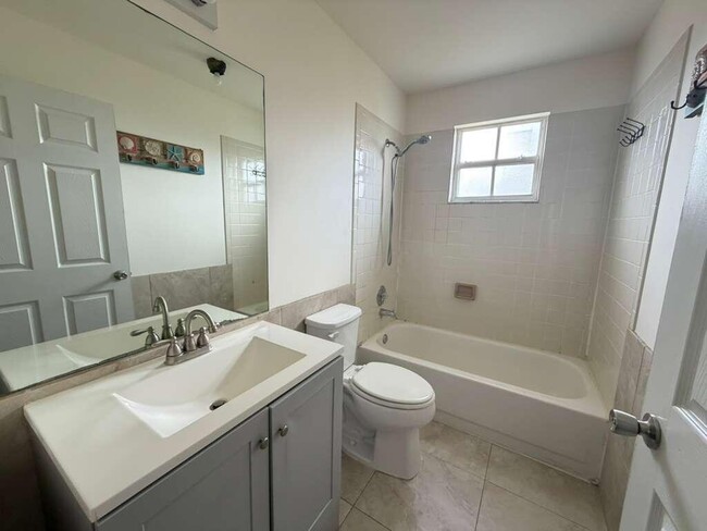Building Photo - 13986 Morning Glory Dr