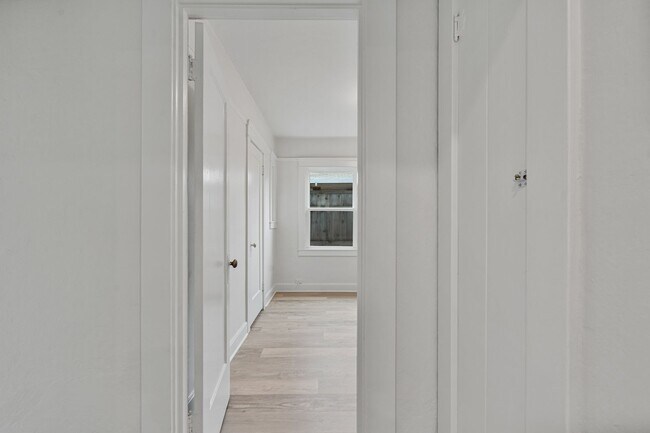 Building Photo - Beautifully Remodeled Home