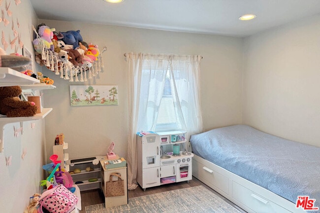 Building Photo - 1245 N Orchard Dr