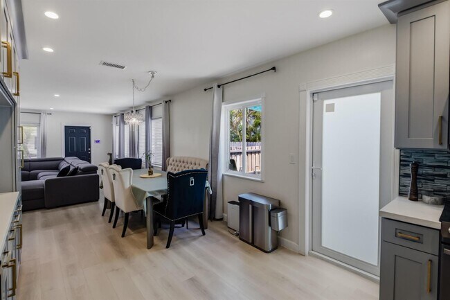 Building Photo - Northeast 17th Terrace, Fort Lauderdale, FL 33304 - 2 BR 2 BA house