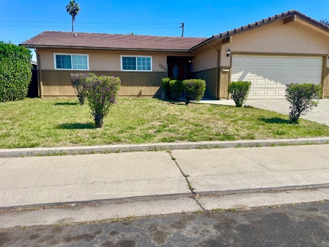 Building Photo - 1375 Mitchell Ln