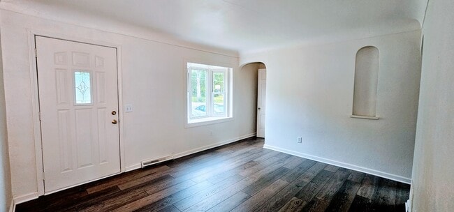 Building Photo - 1519 Baker Dr