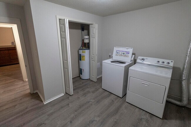 Building Photo - 204 Wheaton Ct