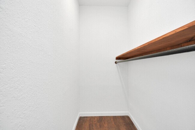 Building Photo - 262 1/2 De Boll St