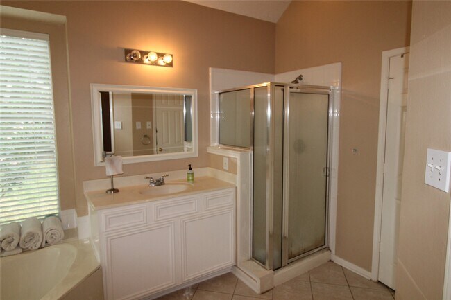 Building Photo - 11406 Oak Lake Vista Ct