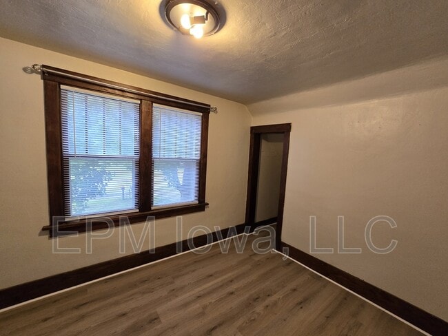Building Photo - 2064 Independence Ave