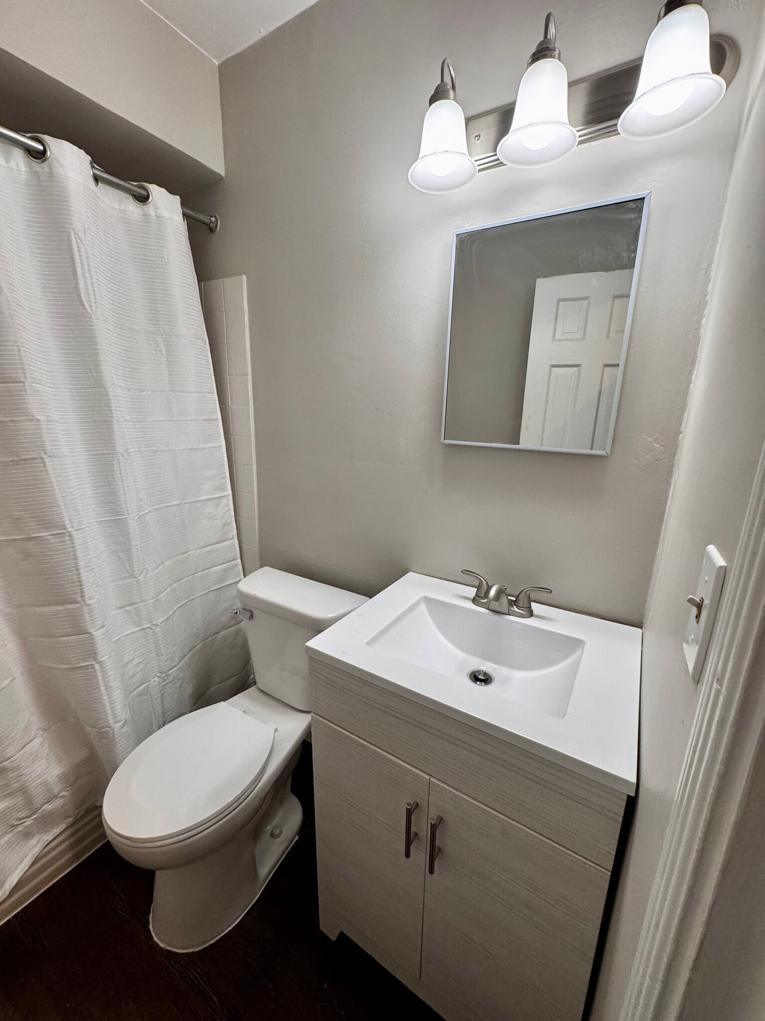 Bathroom - 1305 Collegewood St