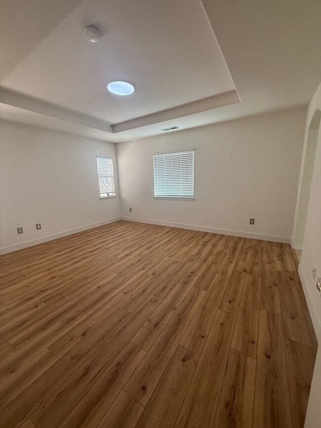 Building Photo - 2889 Plaza del Amo