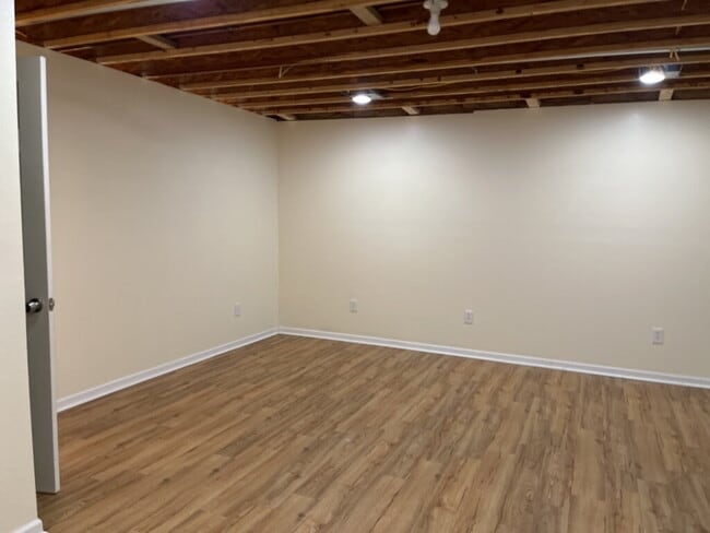 Building Photo - "Spacious 3-Bedroom Side by Side Duplex in...