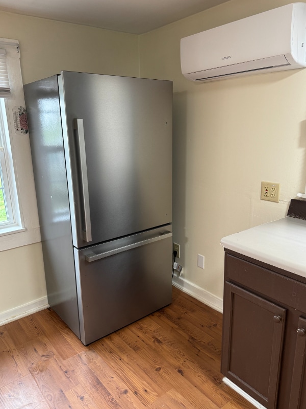 Building Photo - 160 Miller St