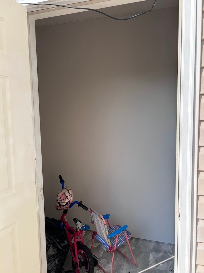Building Photo - 1809 Thrasher Ct