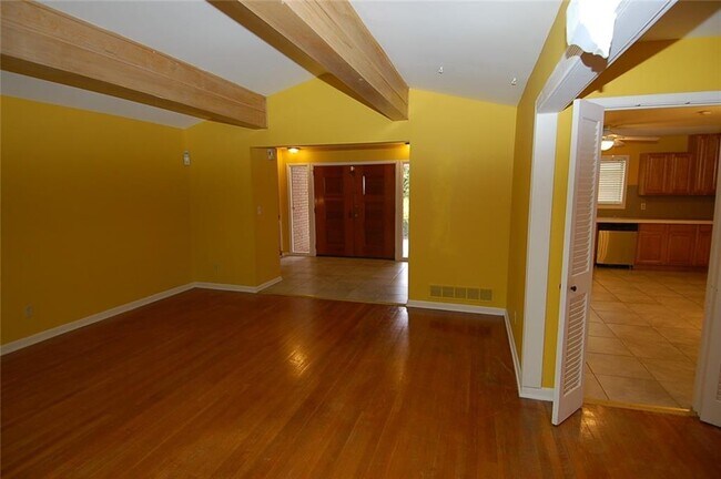 Building Photo - 3922 Safari Ct