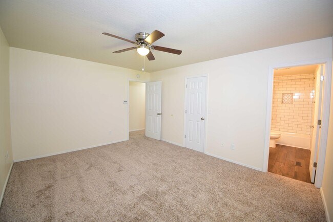 Building Photo - 1717 N Desert Palm Ave