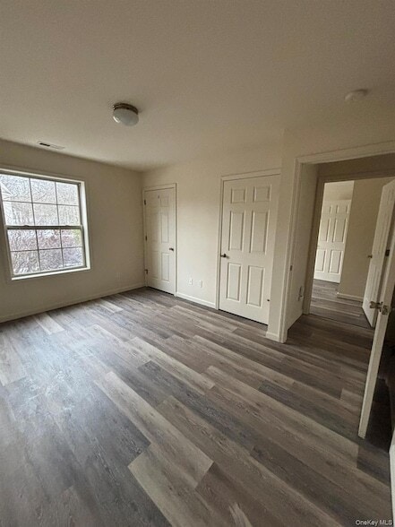 Building Photo - 194 E Main St