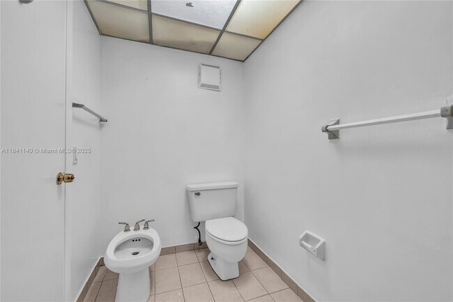 Building Photo - 325 NW 72nd Ave