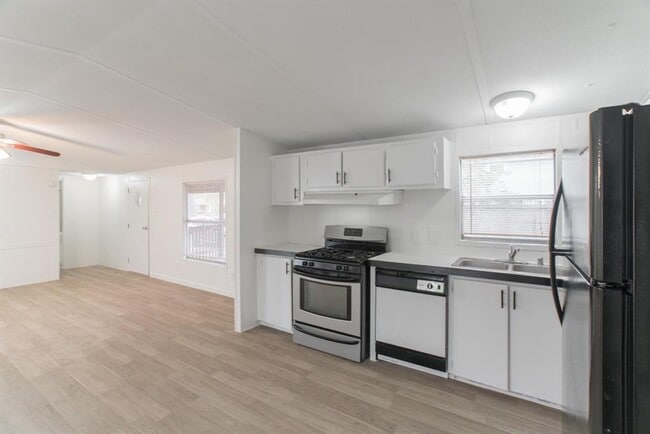 Building Photo - 9140 Sharyn Dr