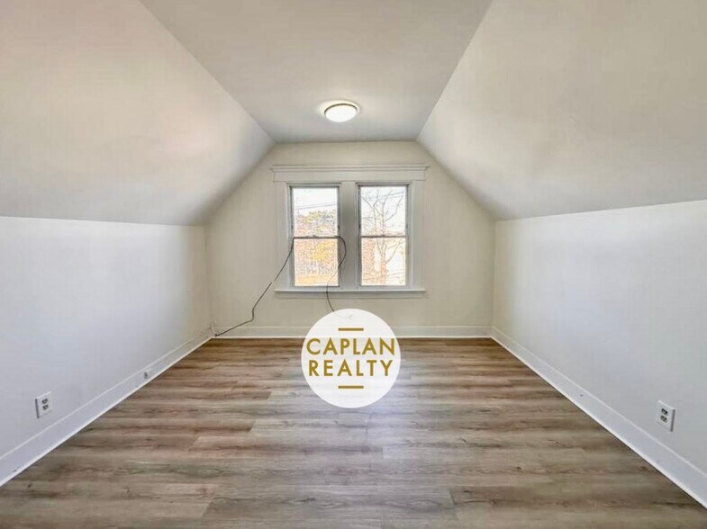 Building Photo - 104 Webster St