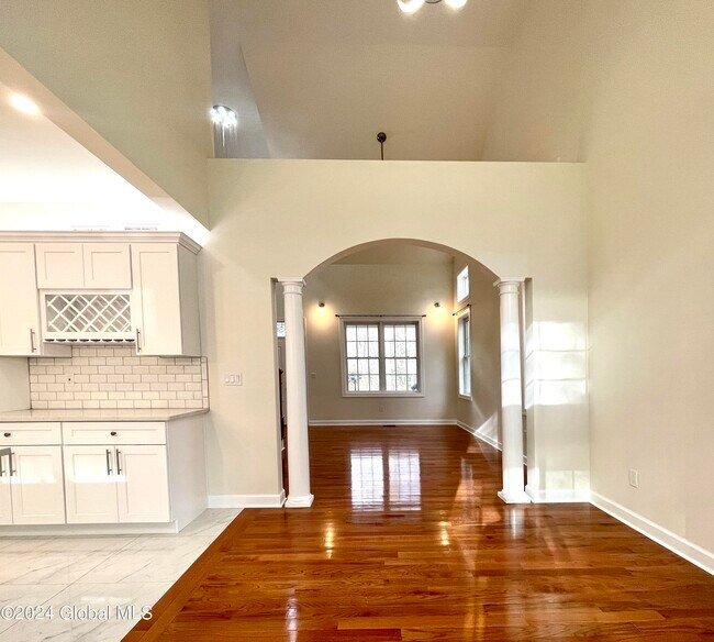Building Photo - 9 B Poplar Dr
