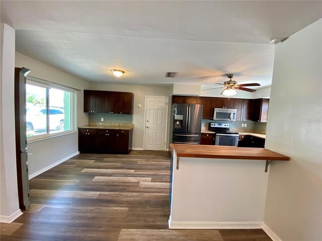 Building Photo - 809 Jacaranda Dr