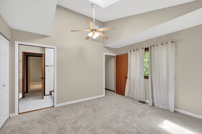 Building Photo - 4 Bedroom Near Butler University!