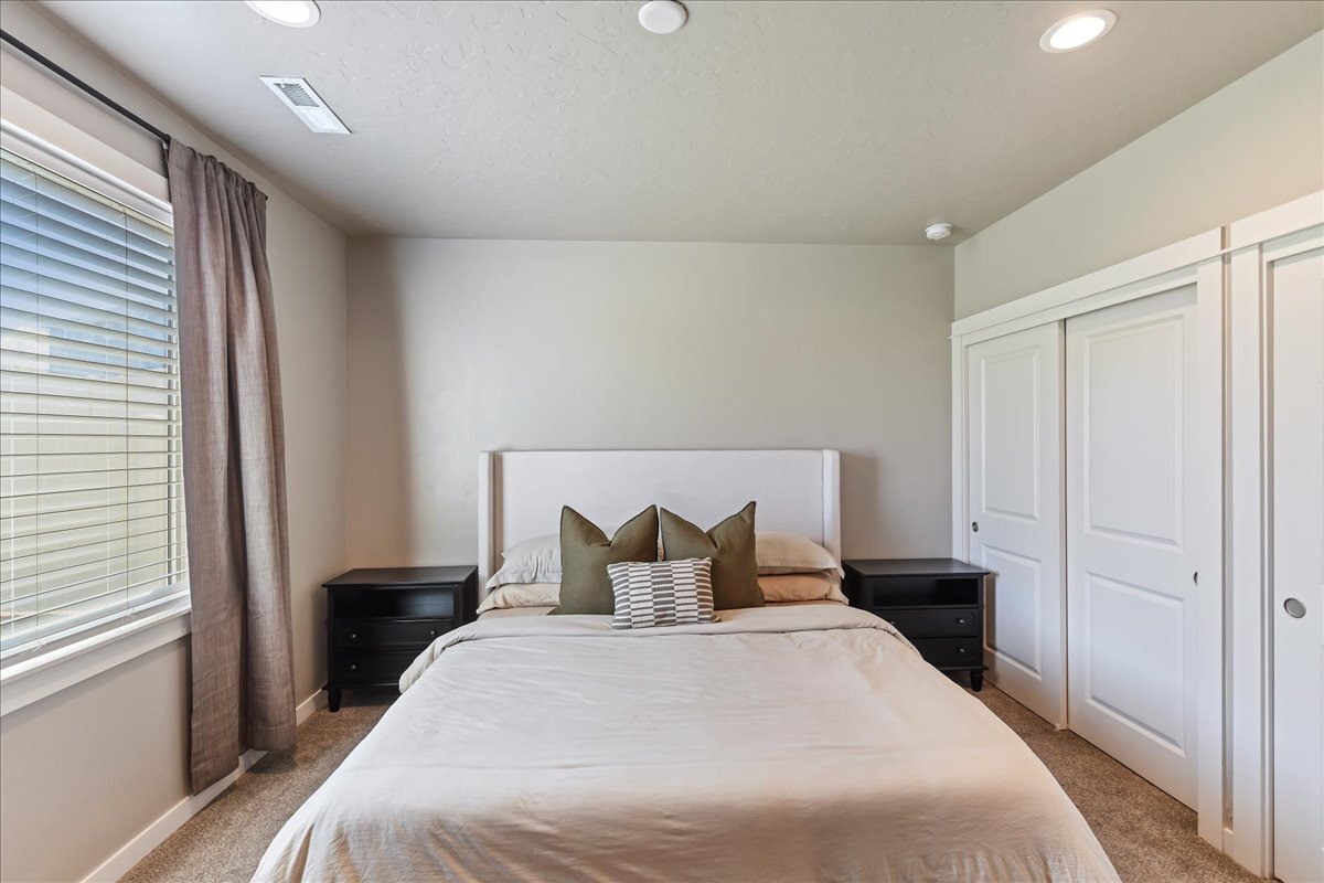 Building Photo - 3378 S Cabin Creek Way