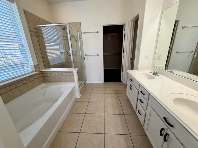 Building Photo - 26922 Henson Falls Dr