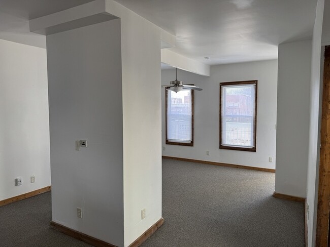 Building Photo - Charming 2-Bedroom Home in Rockford – Upda...