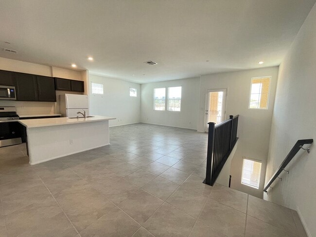 Building Photo - Coming Soon-2 Story Townhome Ready for new tenant on 6/15/2026!