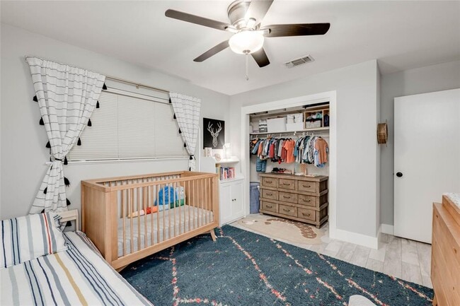 Building Photo - 11512 Oak Trail