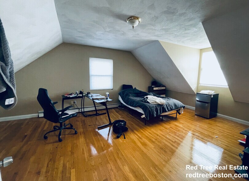 Building Photo - 19 Highgate St