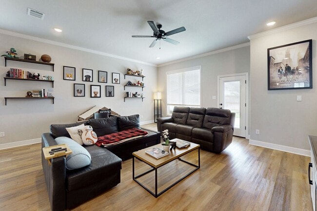 Building Photo - Spectacular Home in Southern Pointe!!