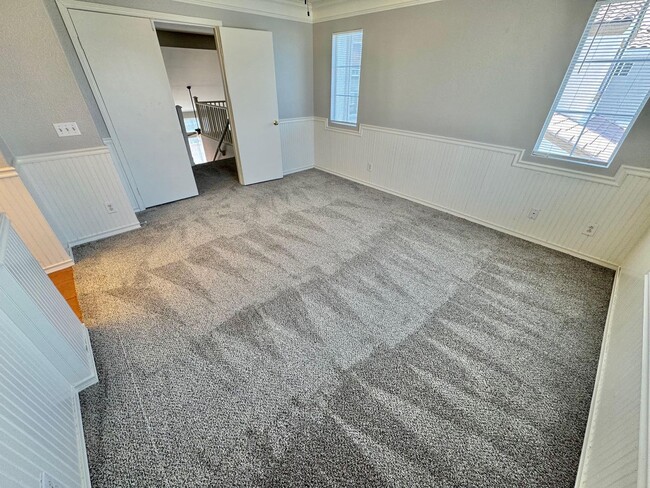 Building Photo - THIS IS A CHARMING TWO-STORY NORTH LAS VEG...