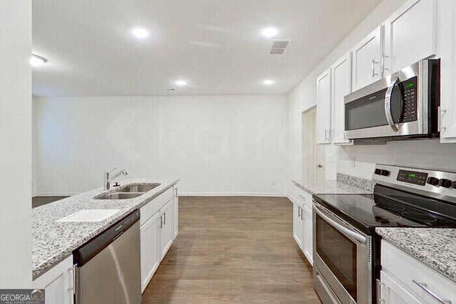Building Photo - 223 Long Is Dr