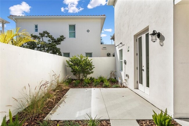 Building Photo - 1903 W Bristol Ave