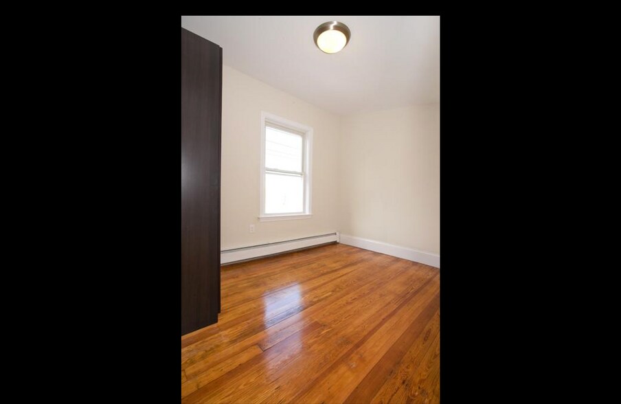 Building Photo - 14 Parker Hill Ave